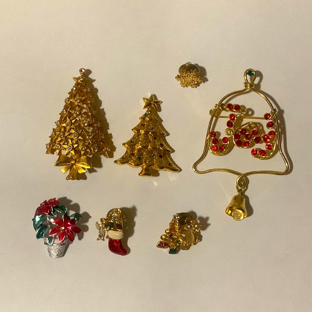 Lot of christmas pins